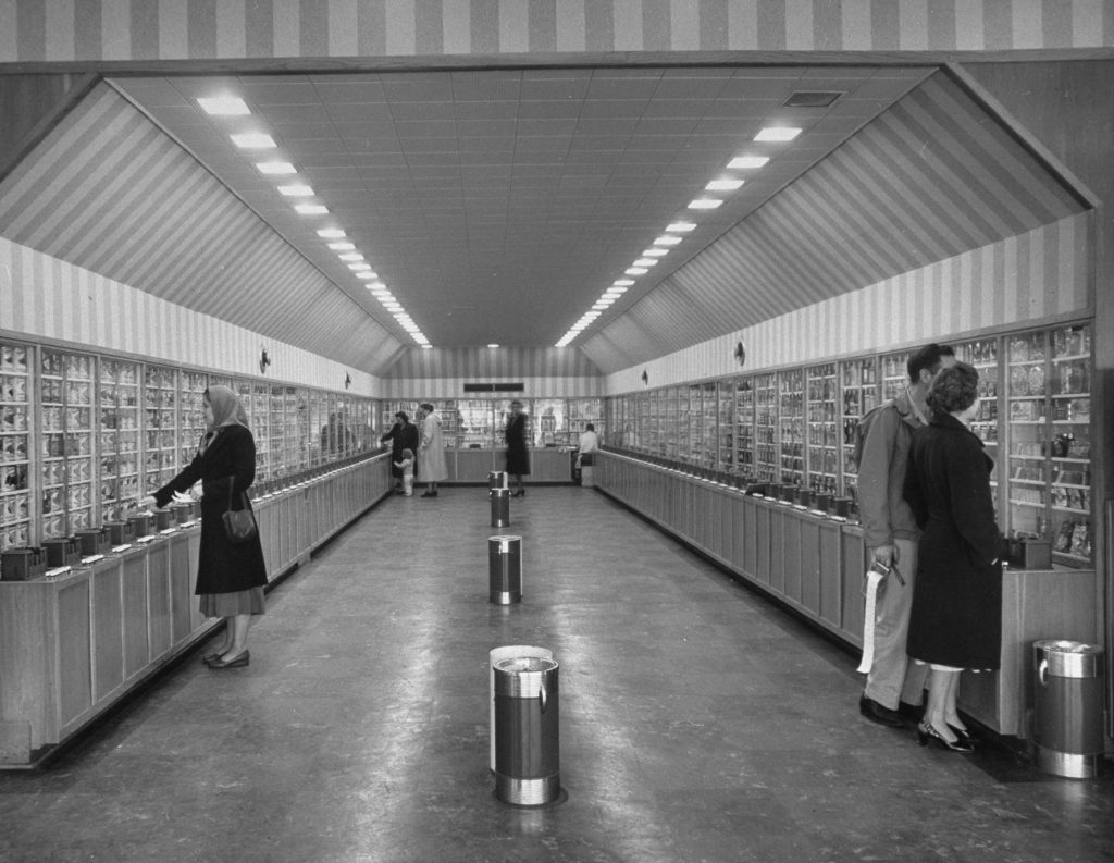 Keedoozle, a fully automated grocery store, Memphis, Tenn., 1948.